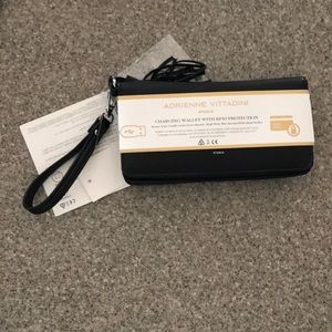 Adrienne Vittadini charging wallet